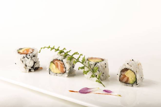 R28. Salmon Avocado Roll 三文魚牛油果卷